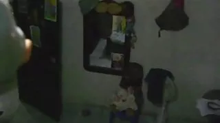 ක්රියාකාරී ඇඳ කුකුළා ඉටු කිරීමට උත්සාහ