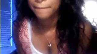 සුන්දර ඇස් සමග ශිෂ්ය සමග අනුරාගී මුඛ ලිංගික