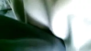 සුදු නිරුවත් පියයුරු මෘදු අතට අත දීම