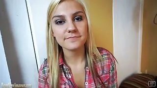 ඉතා busty කාන්තාවක් mulatto ලබා දී ඇත