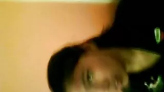 තට්ට හිස hahal කළු මිනිසා විසින් කටේ කෙළ සහ