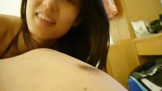 පූර්ණ විශ්වාසය සමග, මේස් දී milf කෙළ