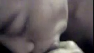 හුරුබුහුටි කෙල්ල ඇඟිලි යෝනි